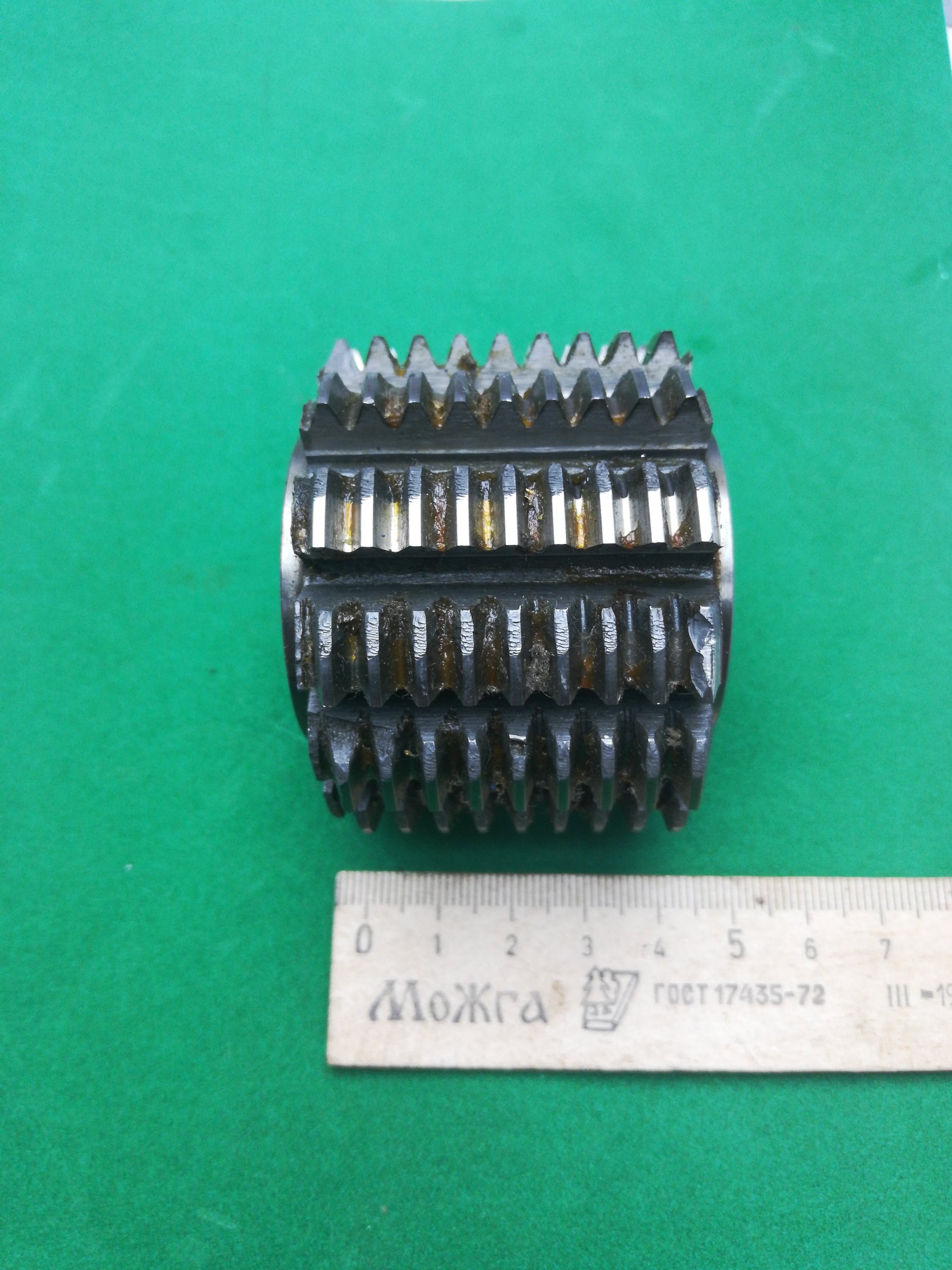 Фреза червячная зуборезная модульная М1,5 Кл-В 20° 1°29' Р6М5 (сколы)