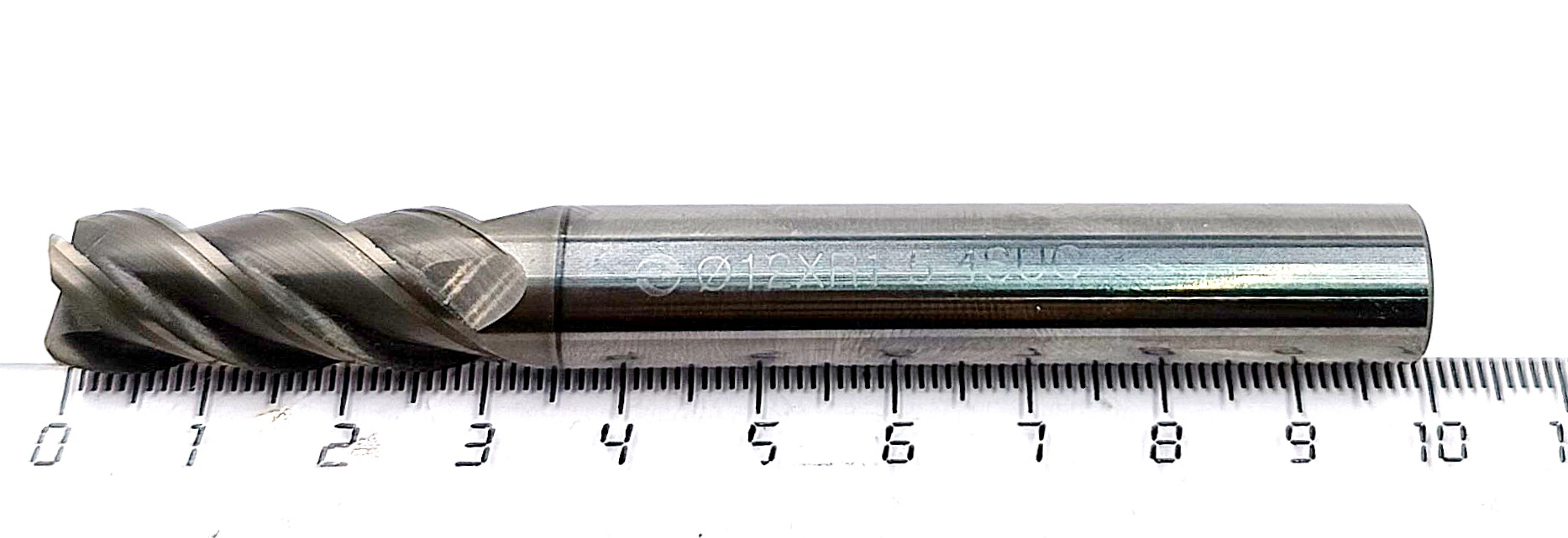 Фреза концевая d12,0 z=4 твердосплавная радиусная с покрытием ц/х (12хR1,5 4SUC) (сколы)