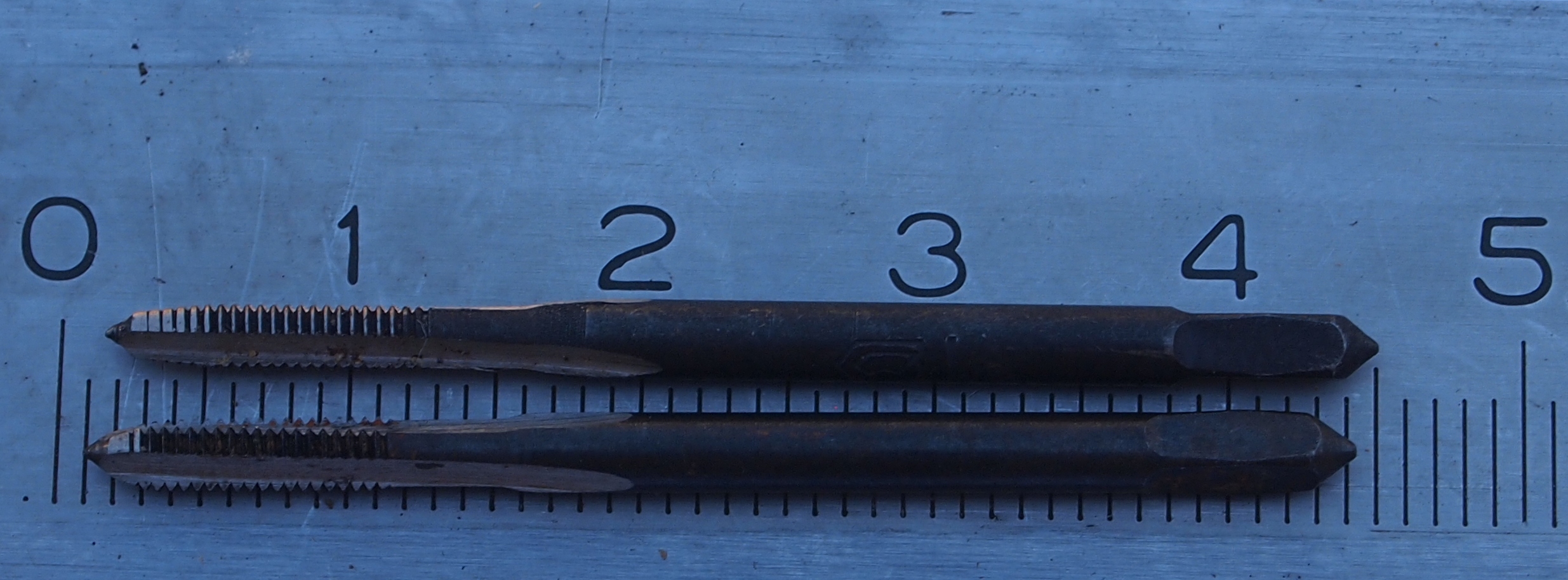 Метчик М 2,5 ручной , к - т из 2 - х шт.
