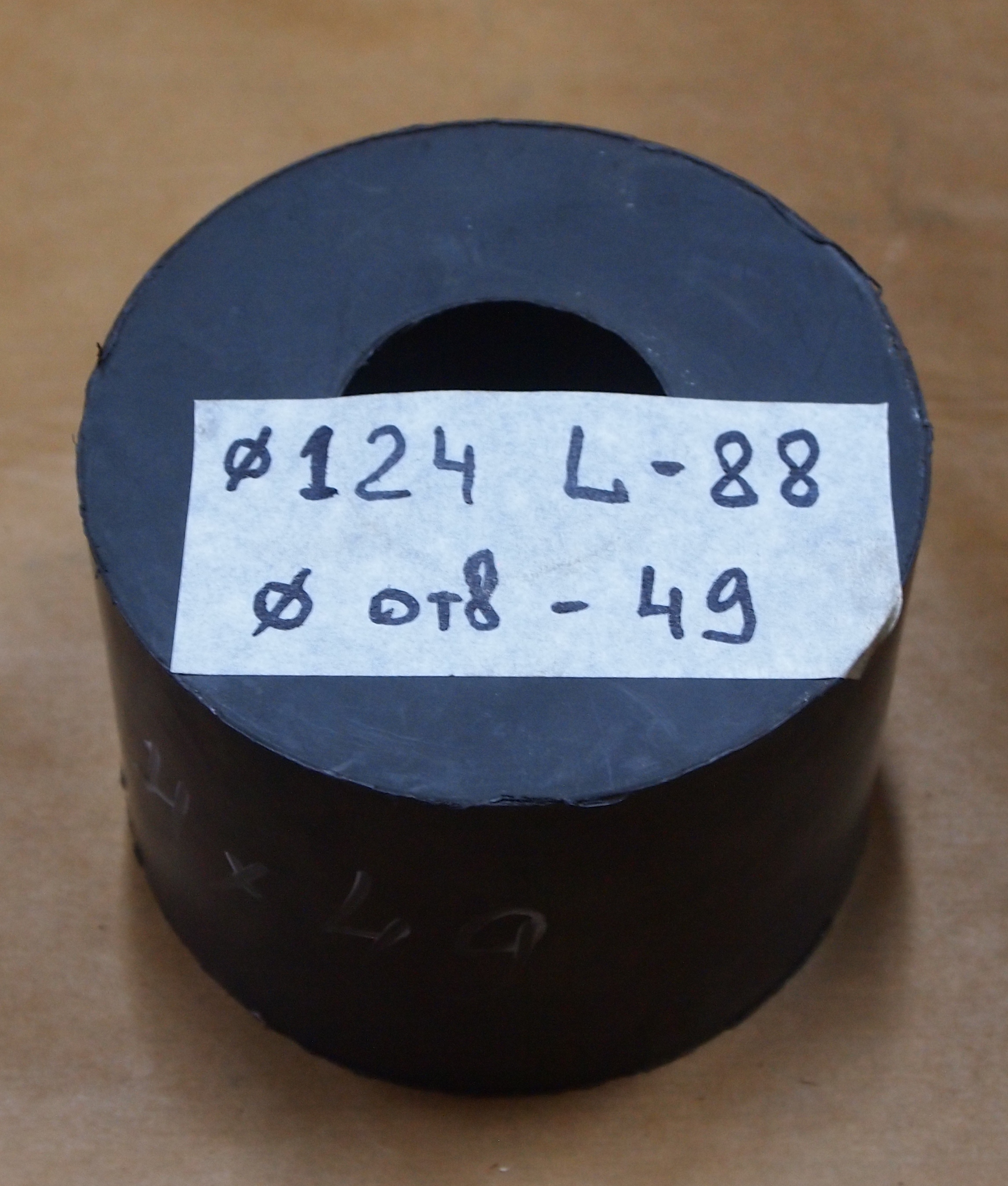 Фторопласт графитонасыщенный d-124, L88 , dотв-49 , кг-1,9