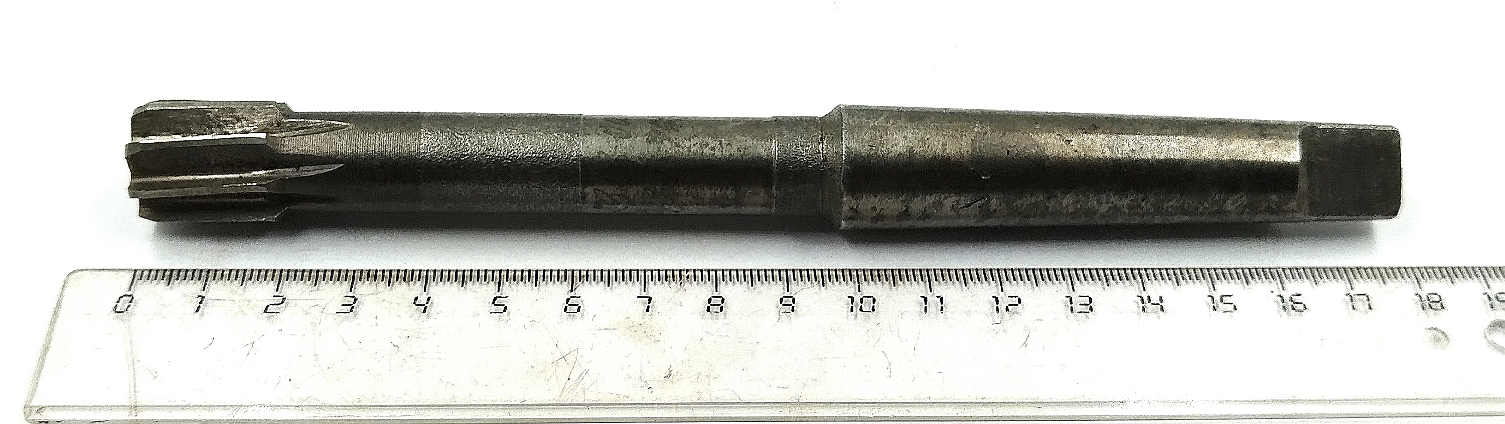 Развертка машинная d 18 к/х КМ2 А3Р6М5 Z=8 (Карандаш)