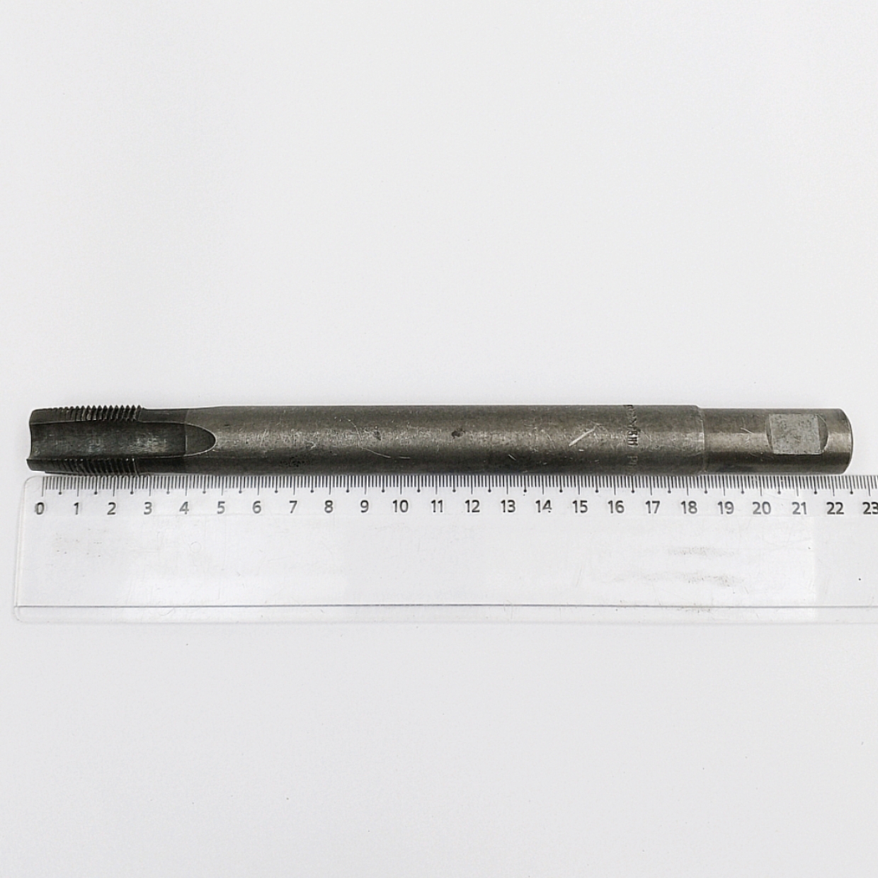 Метчик 2640-0253 гаечный М22х1,5 Н1 Р6М5К5 VAP(L-220мм, хвостовик прямой с 2мя лысками) ГОСТ 1604-71