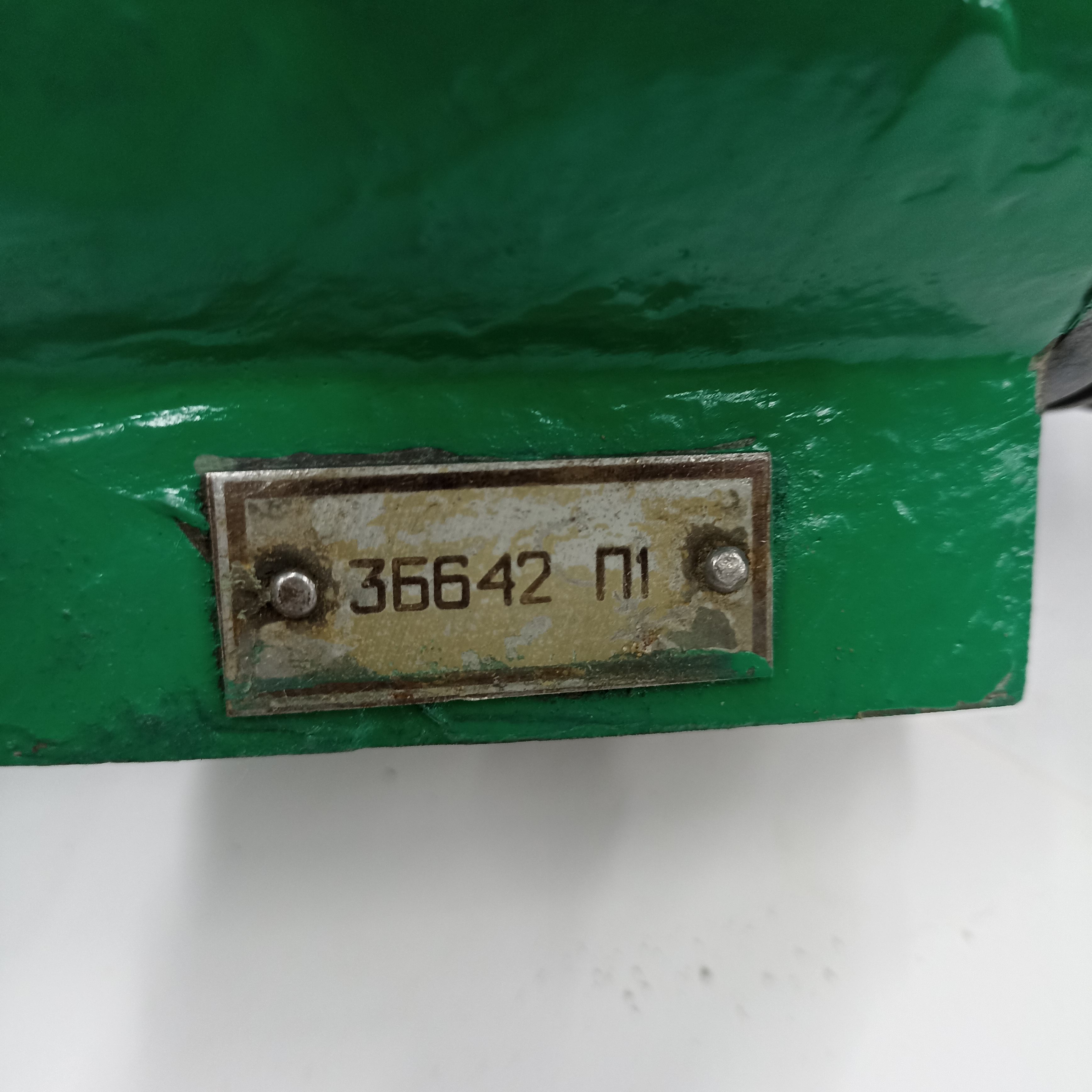 Приспособление универсальное к заточному станку 366 42 П1( бабка )