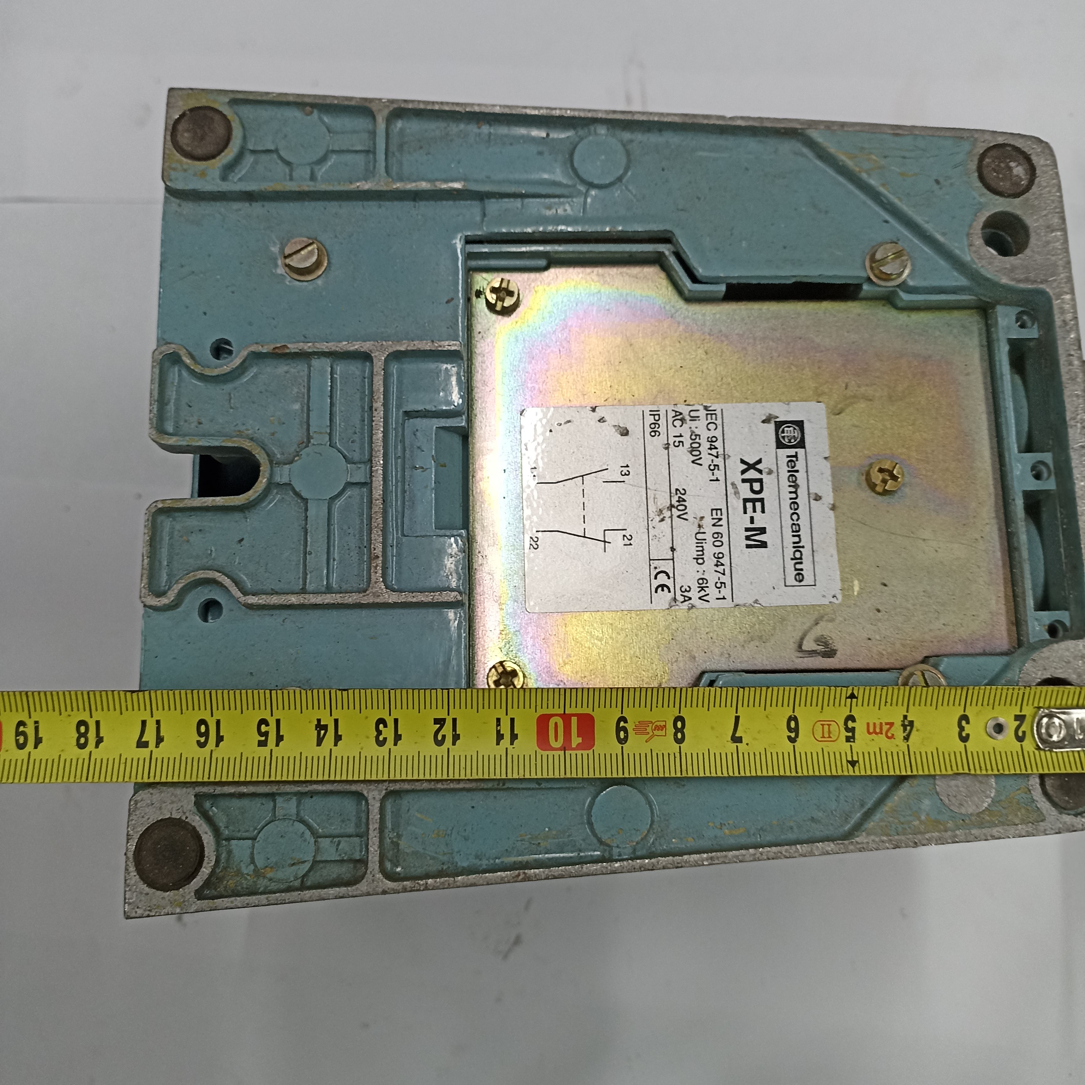 Металлический педальный выключатель для станка XPE-M  UI :500V,  UI MP:6kv