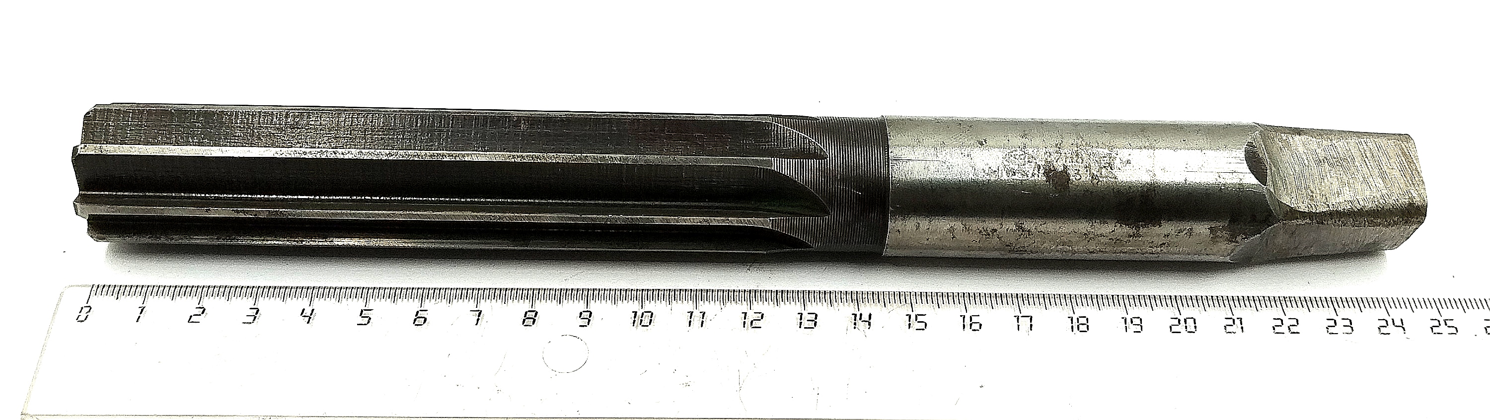 Развертка ручная d 27 H8 ц/х Z=8
