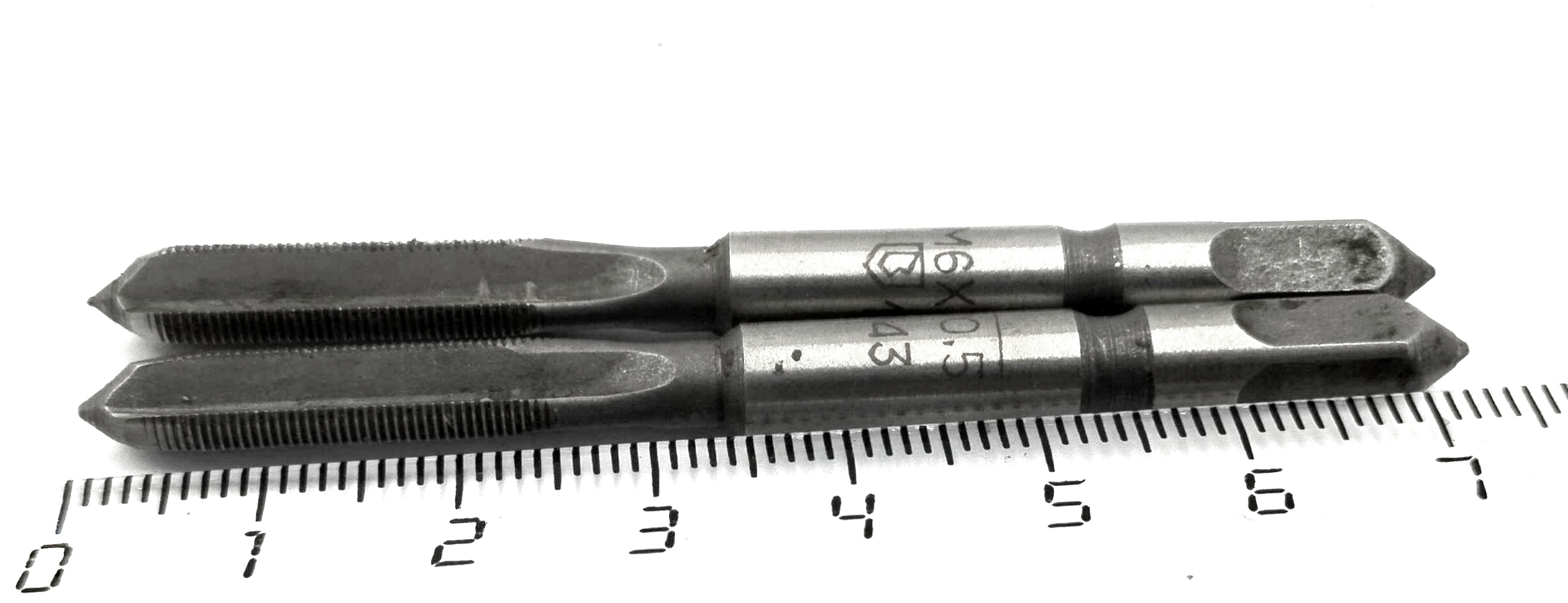 Метчик М 6х0,5  м/р .  к - т из 6 шт .