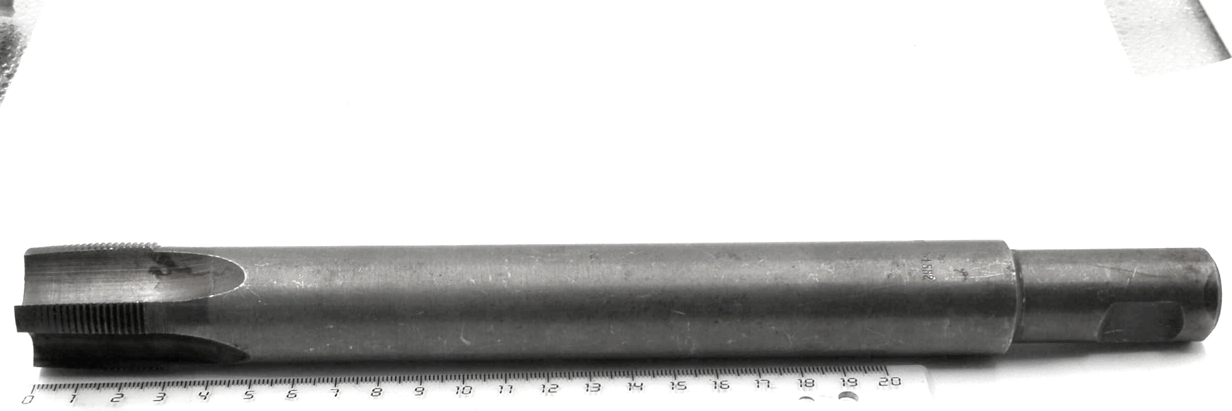 Метчик М30 х 1,5 хвостовик с лысками L 275 мм.