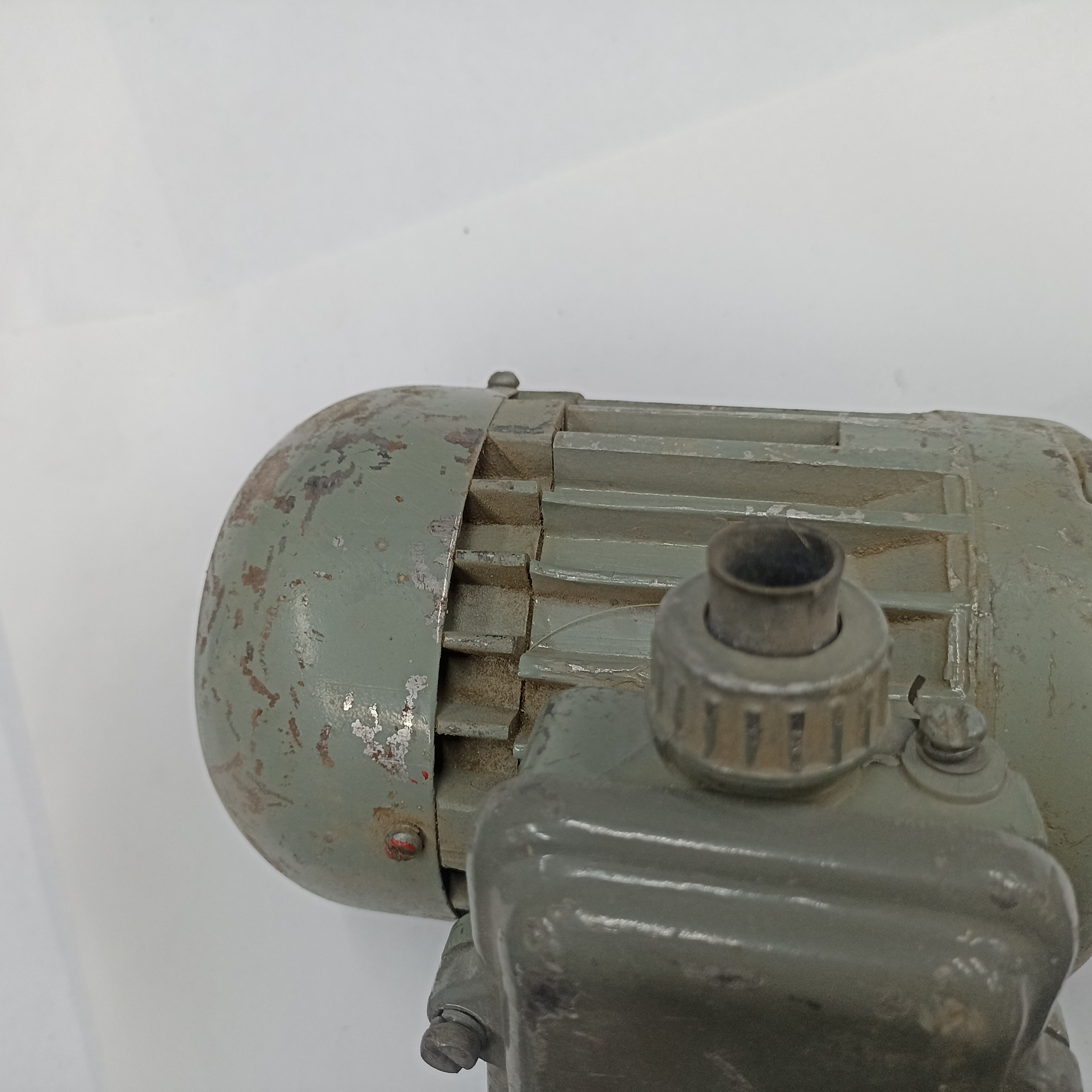 Электродвигатель асинхронный ТИП АПНО11/2, 220/380v,80w , 2690об/мин