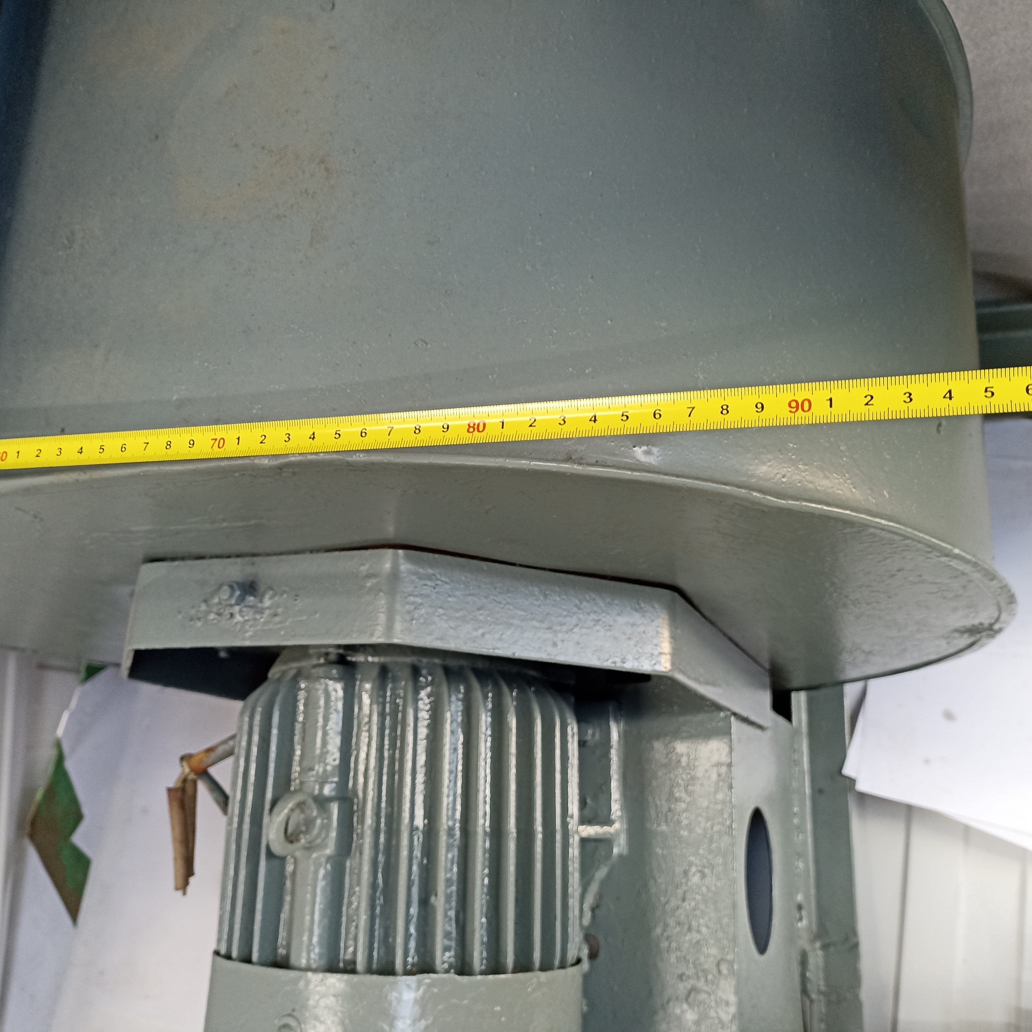 Улитка вытяжная с электромотором 380V , высота 1630мм, ширина 1130мм, длина 1000мм