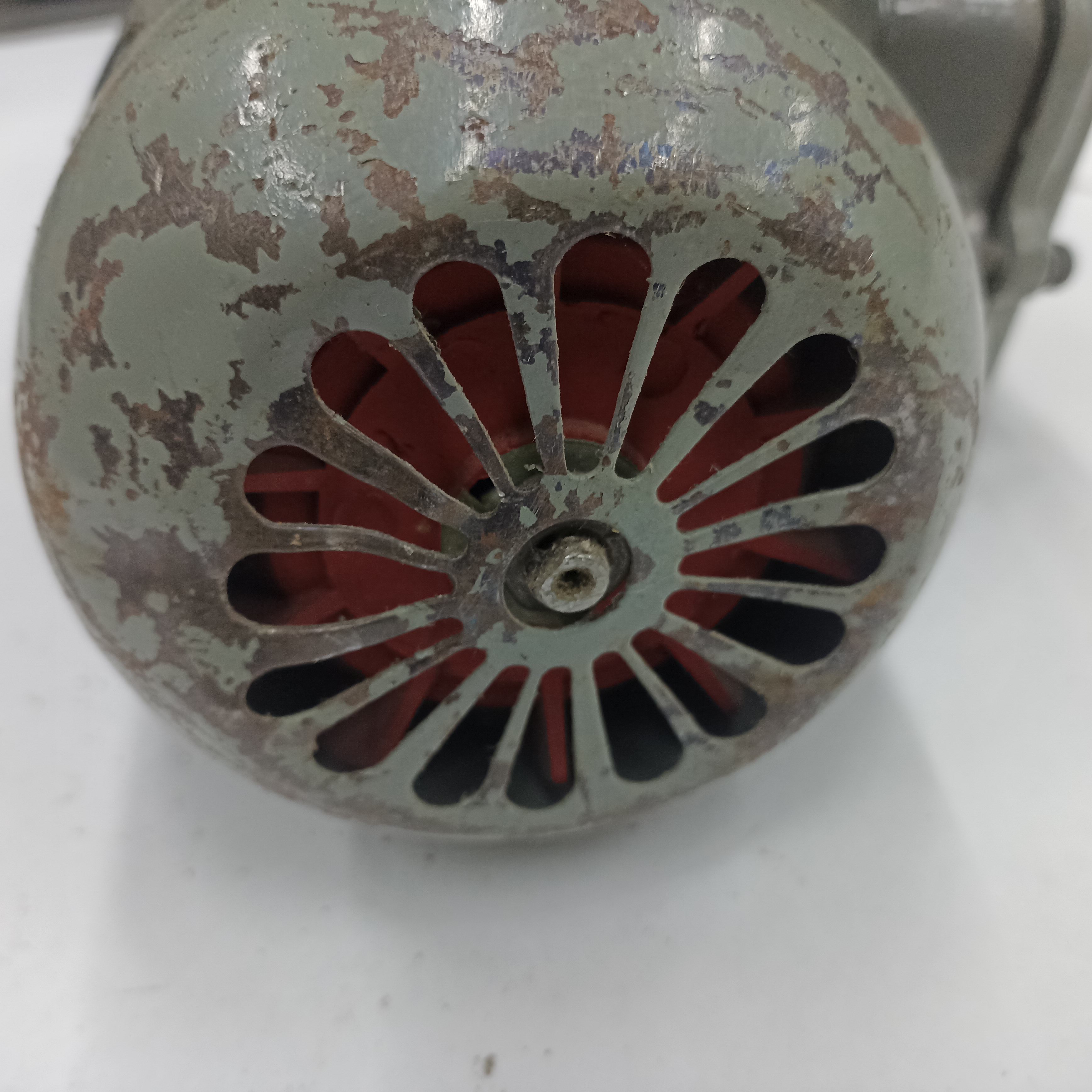 Электродвигатель асинхронный ТИП АПНО12/2 , 220/380v, 120w, 2690об/мин