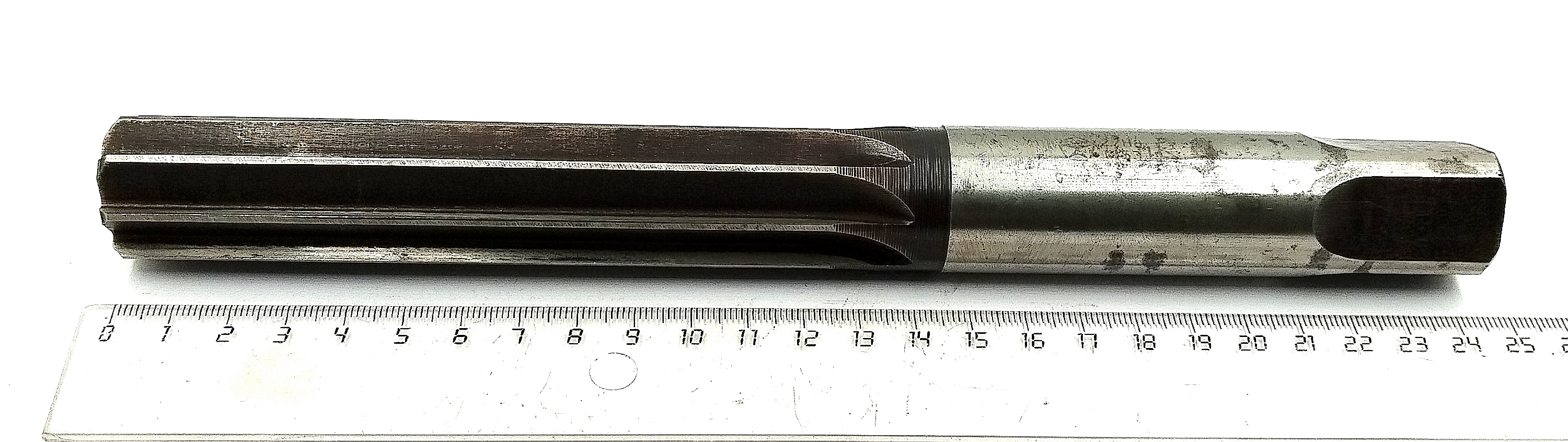Развертка ручная d 27 H8 ц/х Z=8