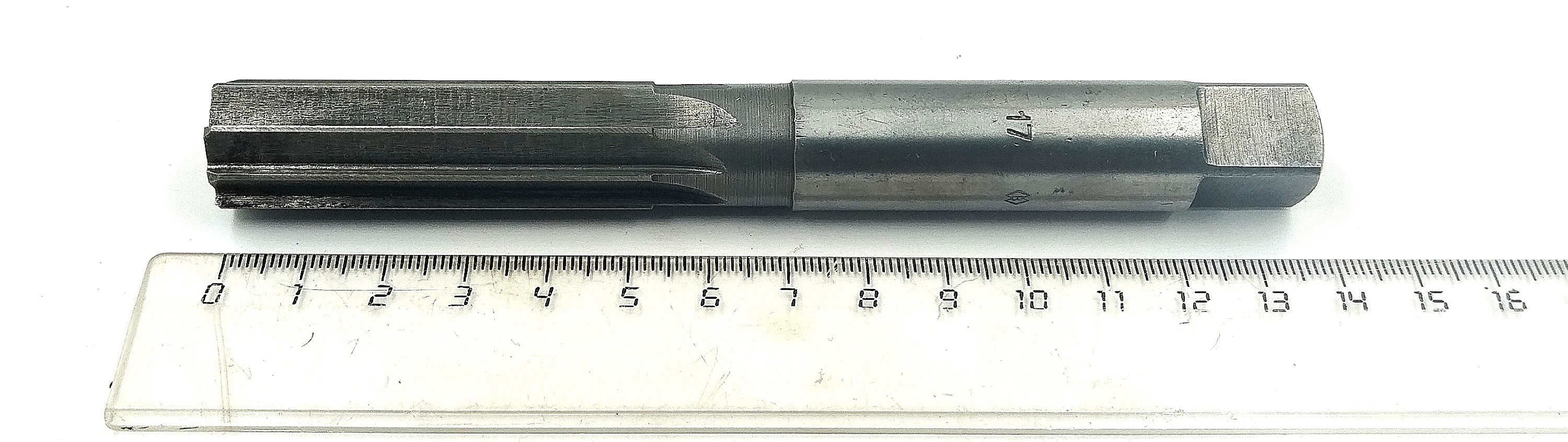 Развертка ручная d 17 №2 ц/х 9ХС Z=8