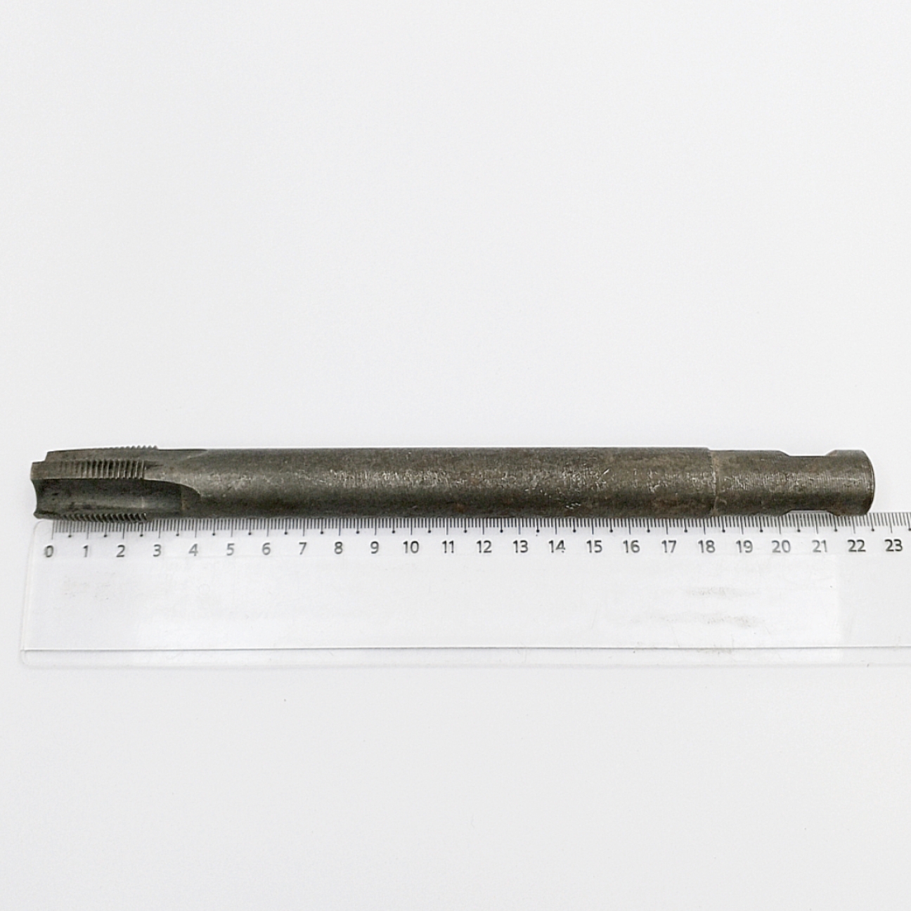 Метчик 2640-0253 гаечный М22х1,5 Р6М5 VAP(L-220мм, хвостовик прямой с 2мя лысками) ГОСТ 1604-71
