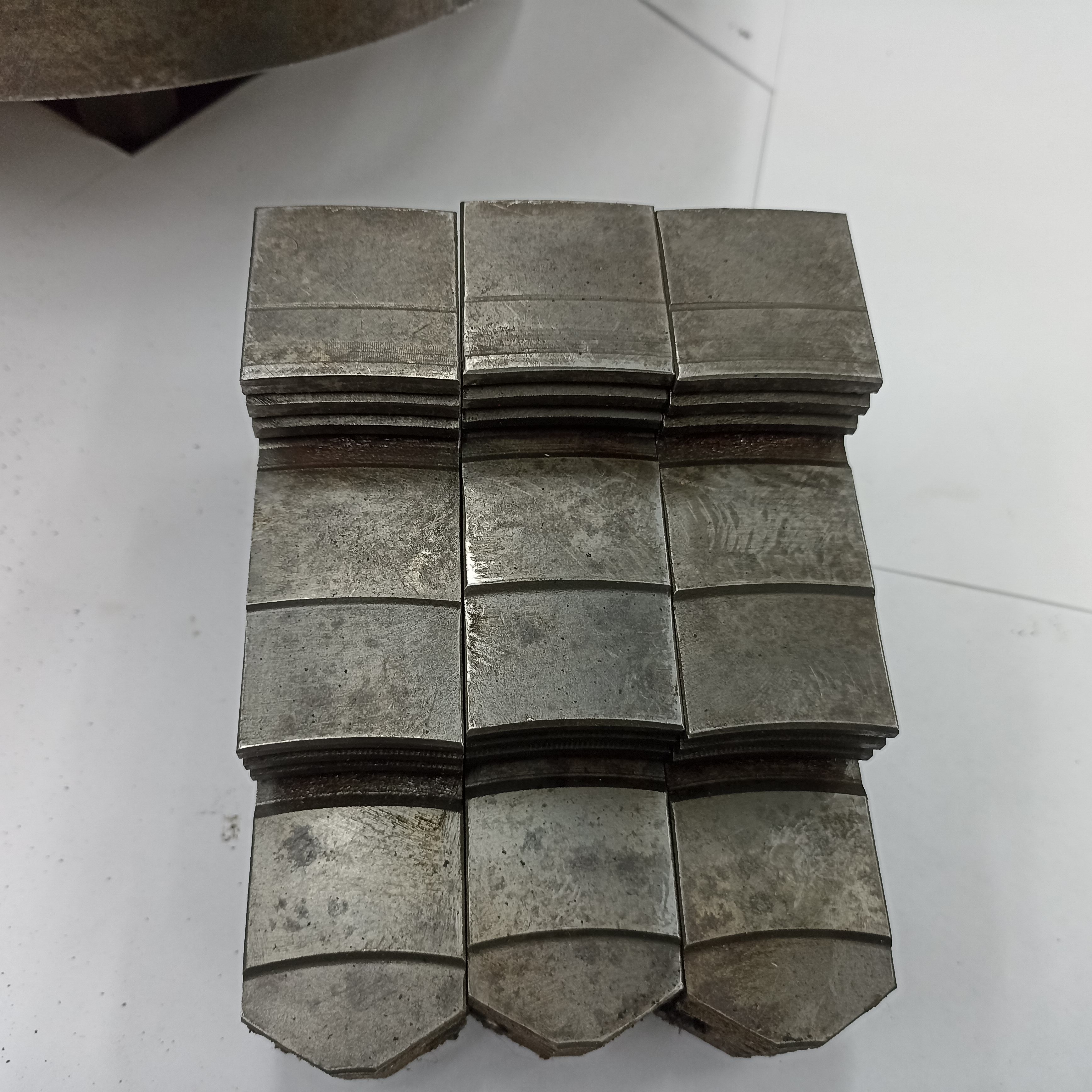 Патрон токарный самоцентрирующийся 3х кулачковый D315 на 8 условный конус  , Польша комплект(прямые, обратные кулачки, 4 шпильки)
