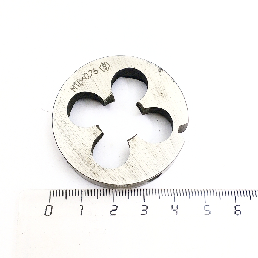 Плашка М 16х0,75 (d45мм, h10мм с выточкой)