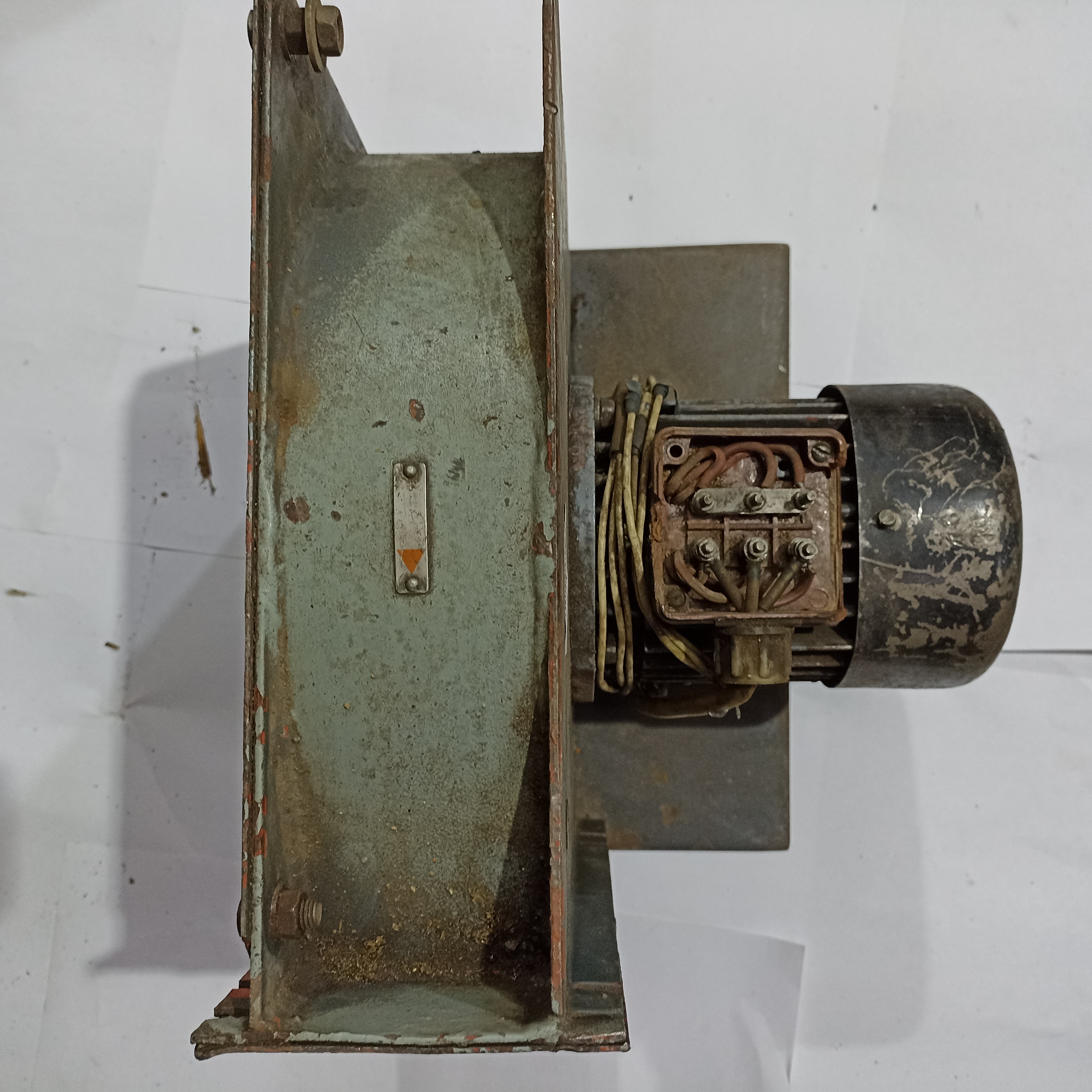Вытяжка с электроматором 220/380V, 1360 об/мин, 0,37KW.