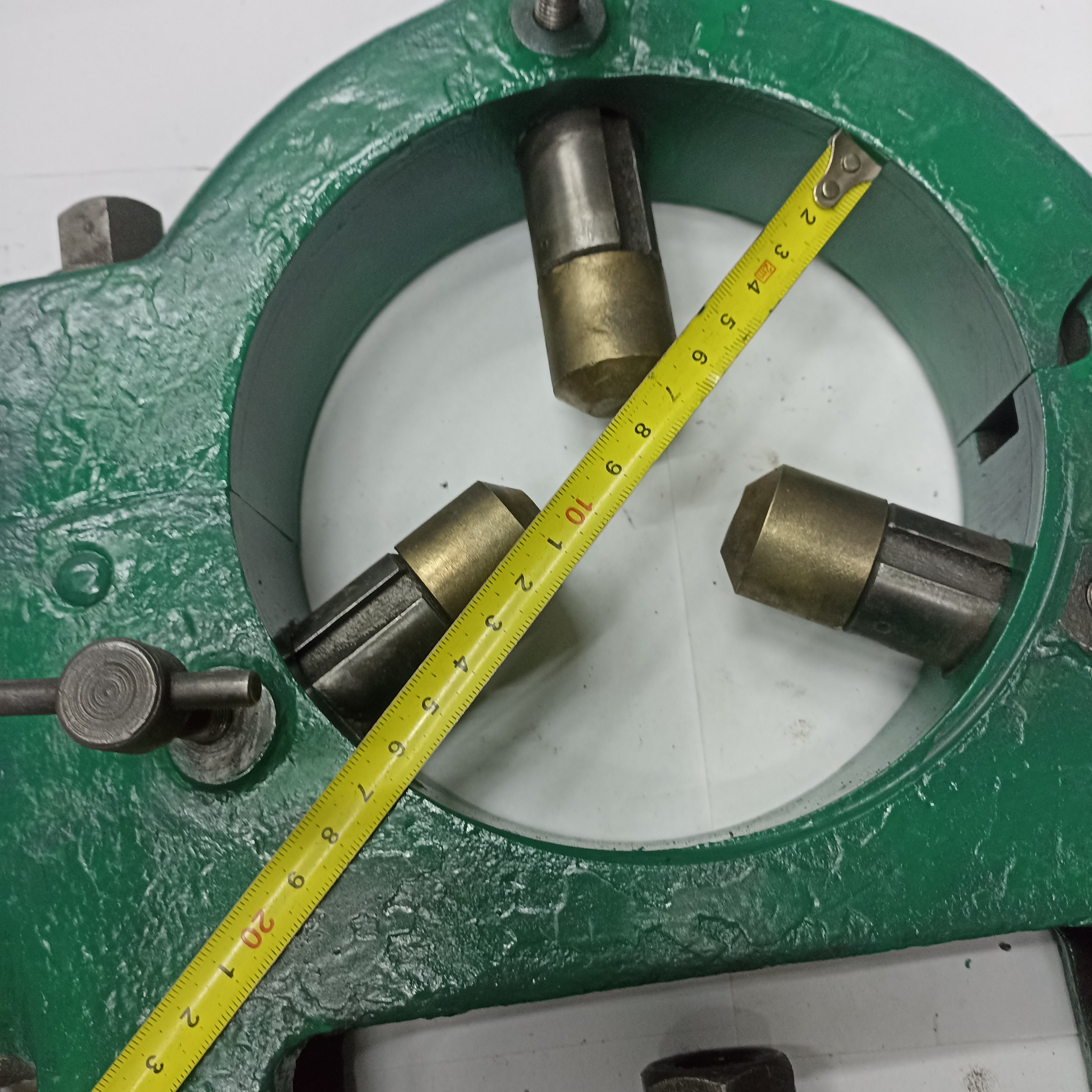 Люнет неподвижный 16К20 с бронзовыми вставками