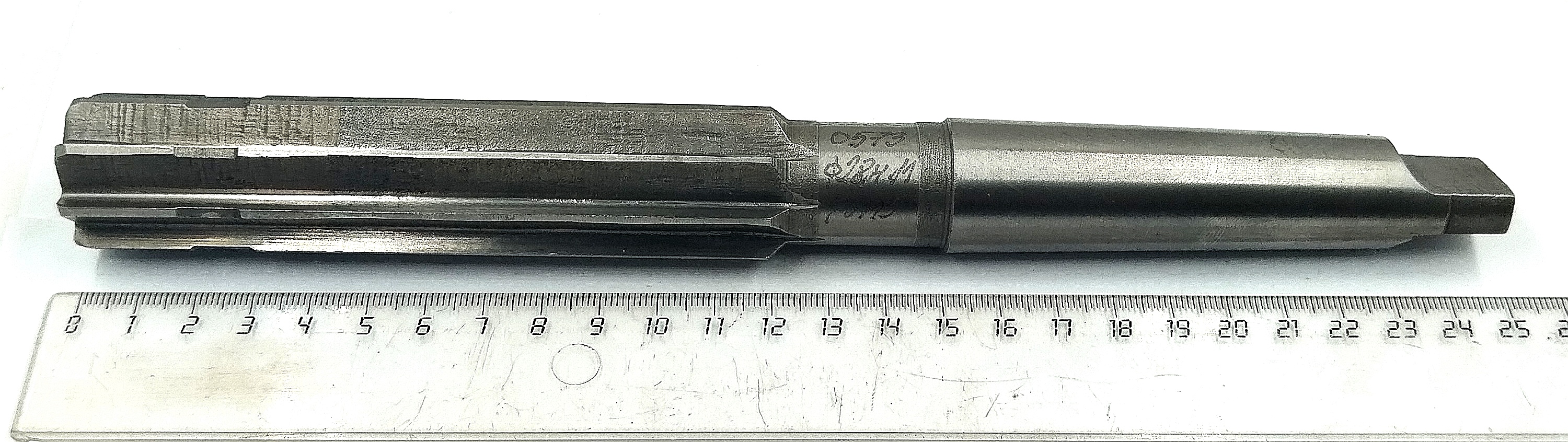Развертка машинная d 28 H11 к/х КМ3 Р6М5 Z=8 (Карандаш)