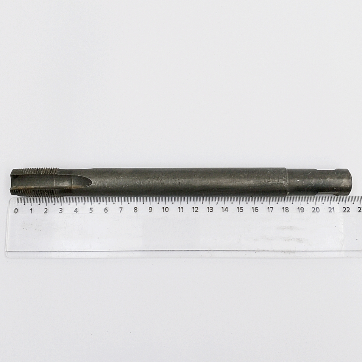Метчик 2640-0253 гаечный М22х1,5 Р18 VAP(L-220мм, хвостовик прямой с 2мя лысками) ГОСТ 1604-71