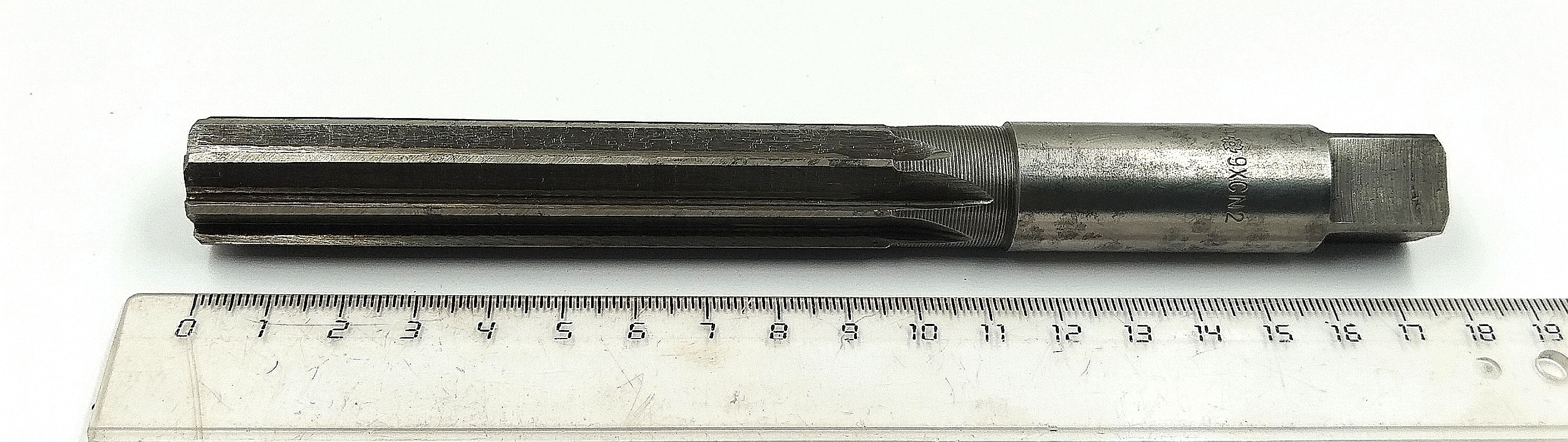 Развертка ручная d 19 №2 ц/х 9ХС Z=8 