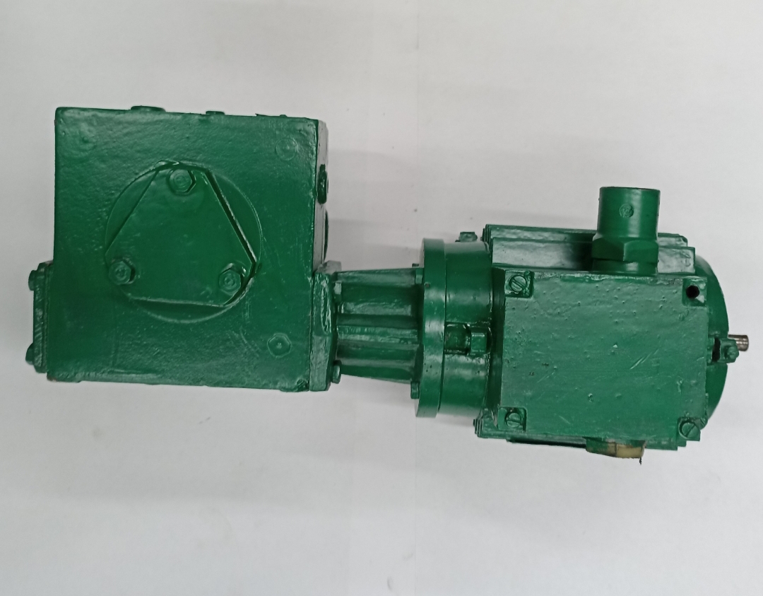 Мотор редуктор  220/380V, передаточное число  150/1