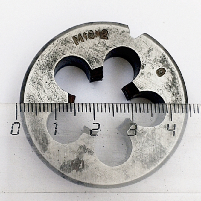 Плашка М18х2,0 9ХС (D45мм, L14мм) ГОСТ 9740-71