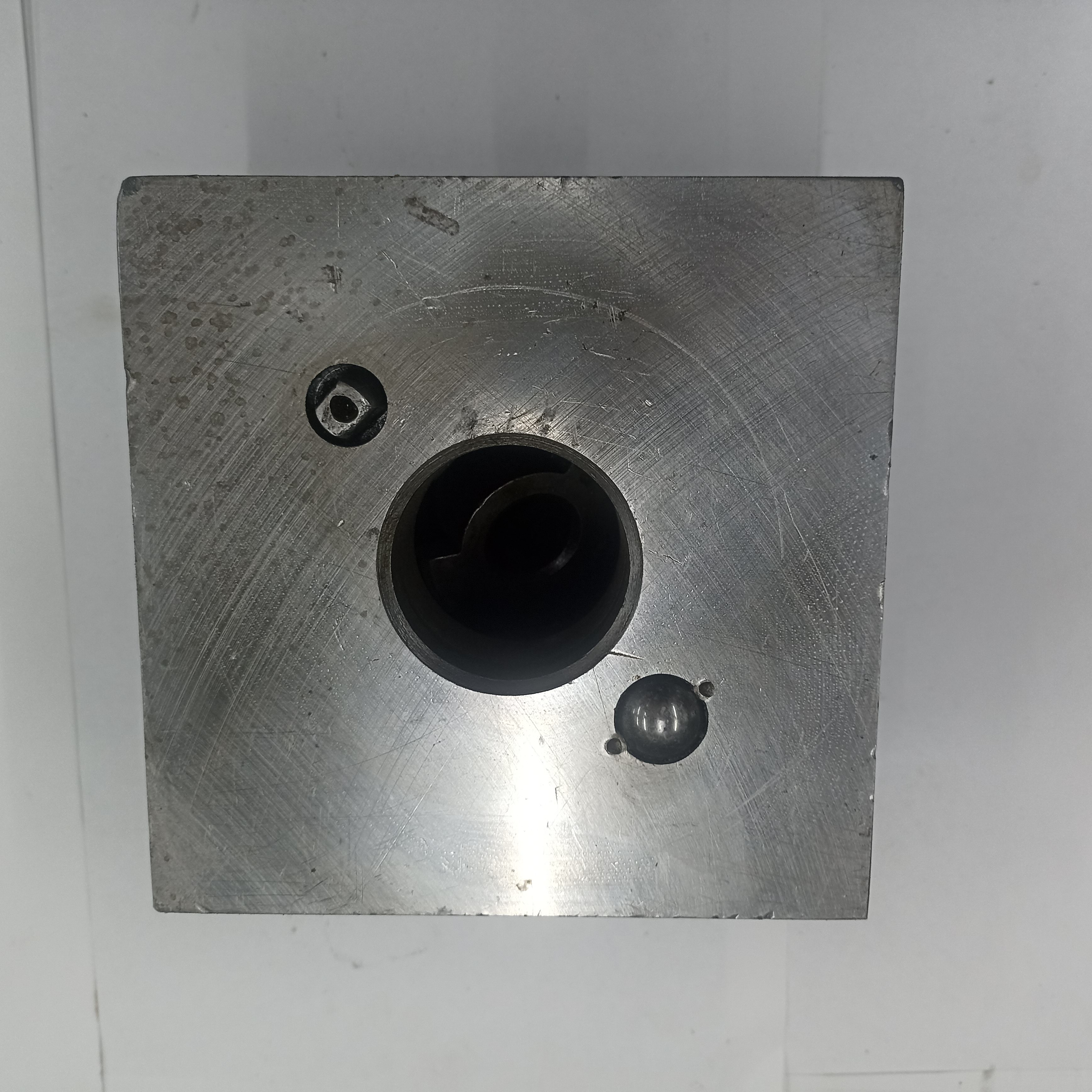 Резуедержатель 150Х150Х85   d48 мм