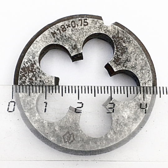 Плашка М18х0,75 9ХС (D45мм, L10мм; с выточкой) ГОСТ 9740-71