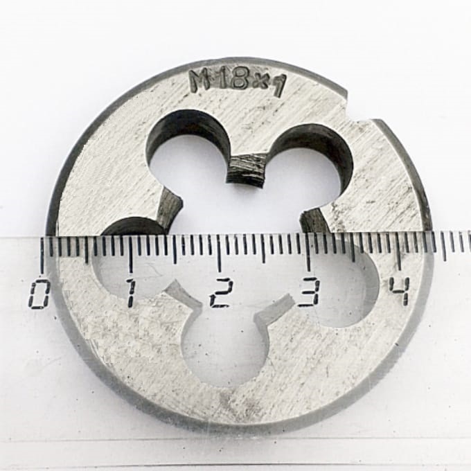 Плашка М18х1,0 9ХС (D45мм, L10мм) ГОСТ 9740-71