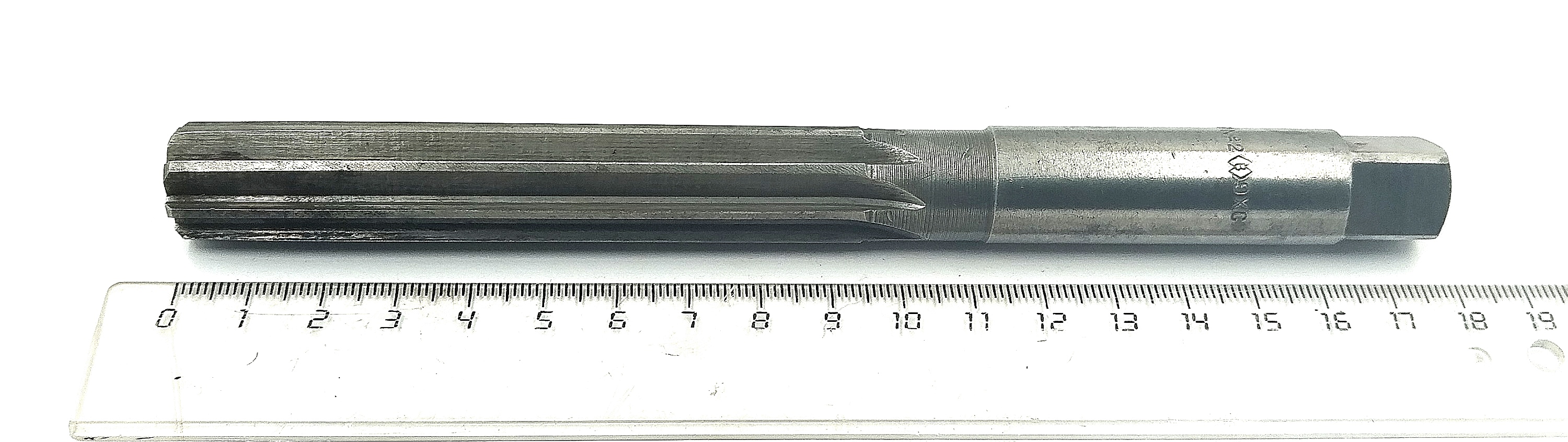 Развертка ручная d 17 №2 ц/х 9ХС Z=8