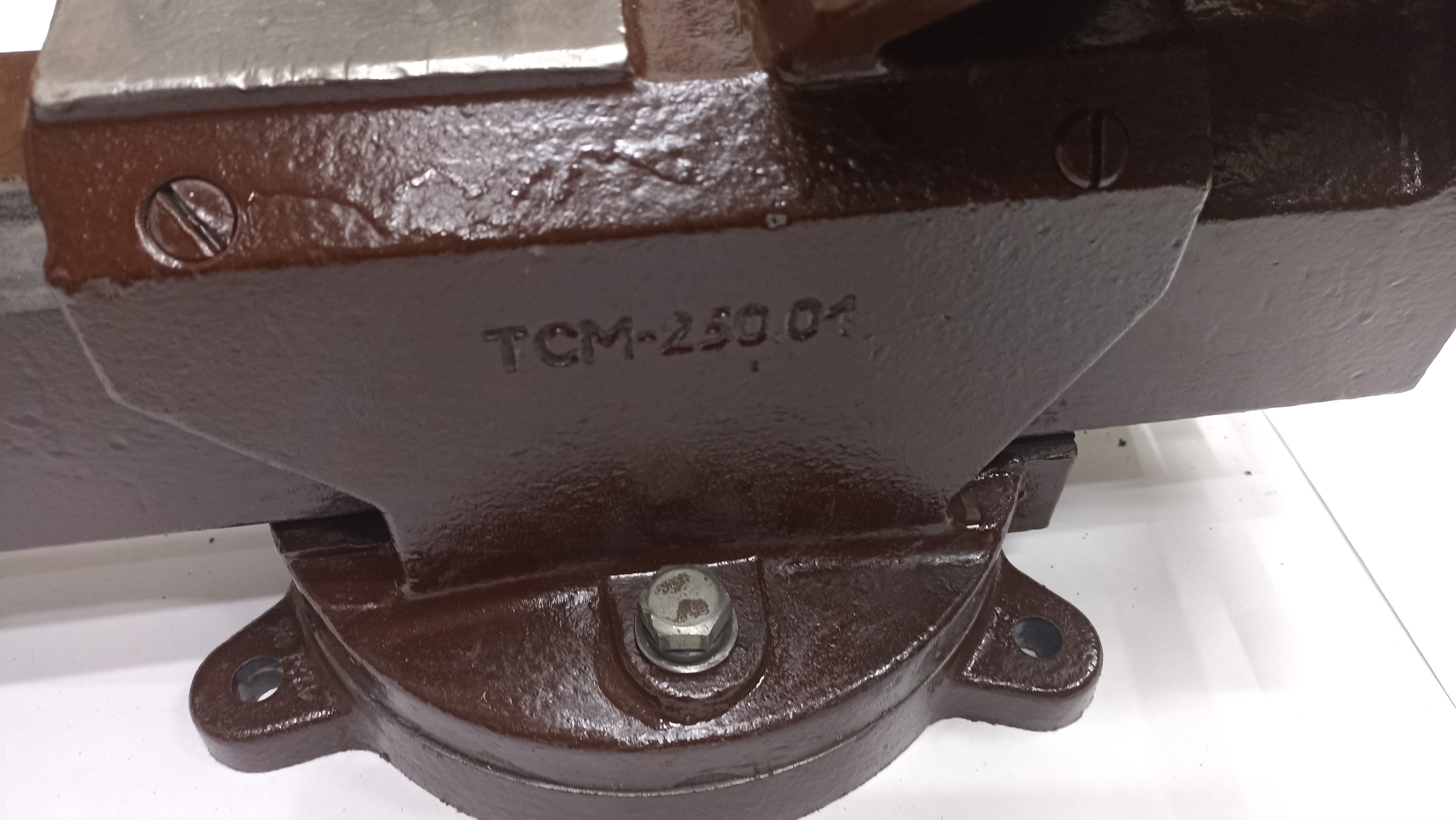 Тиски слесарные поворотные. ТСМ-250.02Ширина губок 250мм .